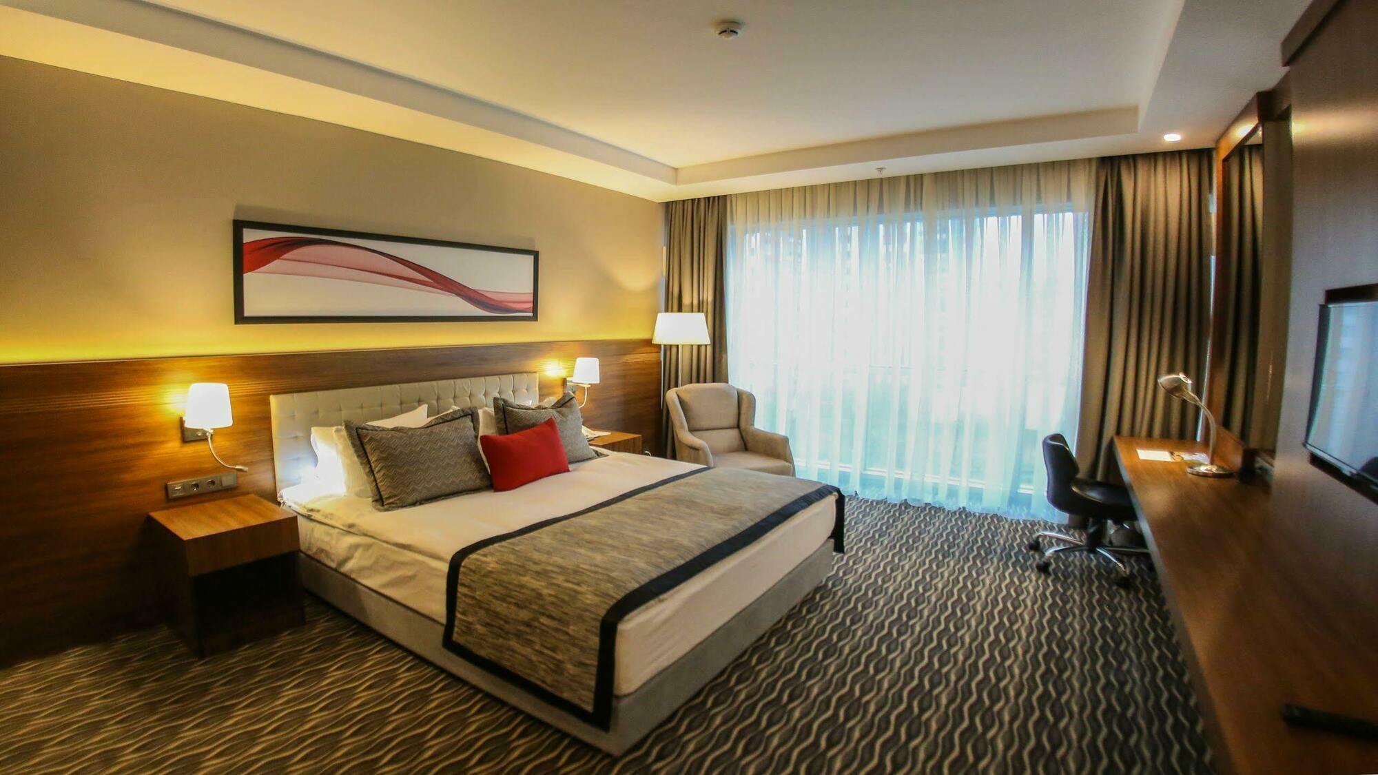 Ramada By Wyndham Nigde Hotel Exterior photo